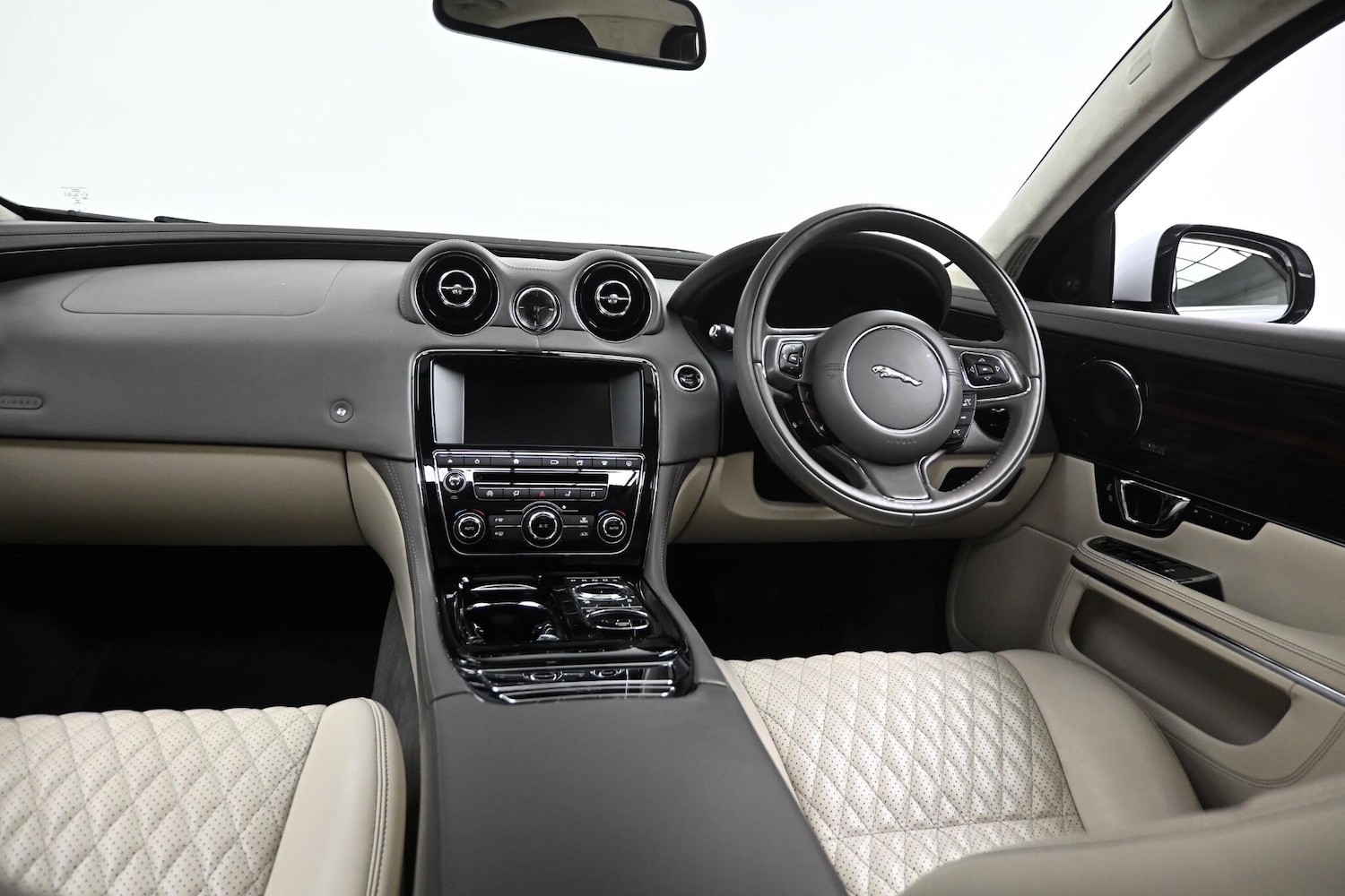 Used Jaguar XJ 2016 for sale - 76239116: Photo 31