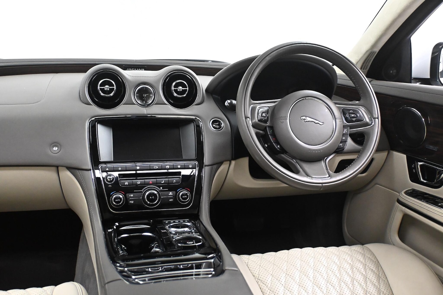 Used Jaguar XJ 2016 for sale - 76239116: Photo 32