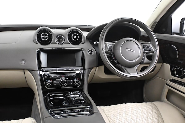 Used Jaguar XJ 2016 for sale - 76239116: Photo 32