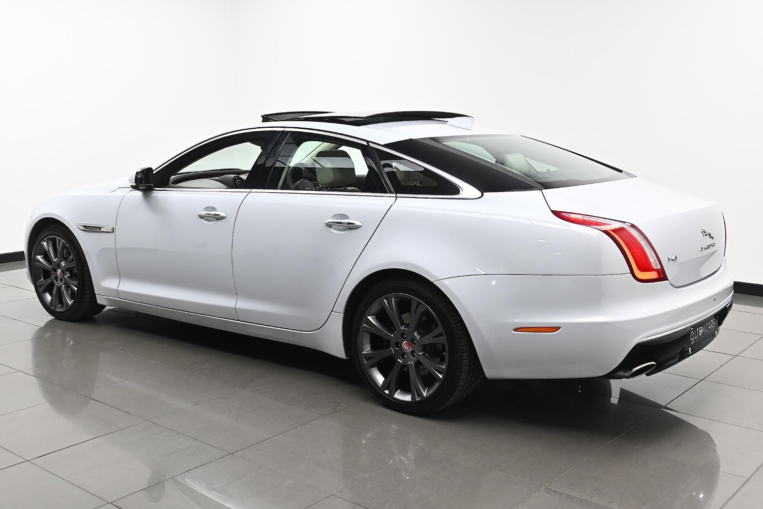 Used Jaguar XJ 2016 for sale - 76239116: Photo 34
