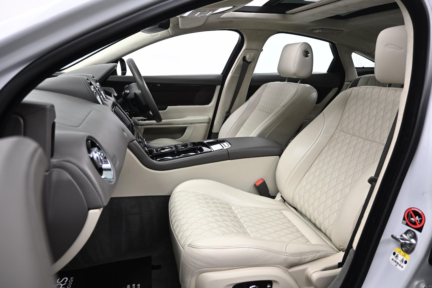 Used Jaguar XJ 2016 for sale - 76239116: Photo 35