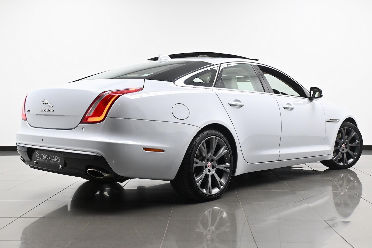 Used Jaguar XJ 2016 for sale - 76239116: Photo 7