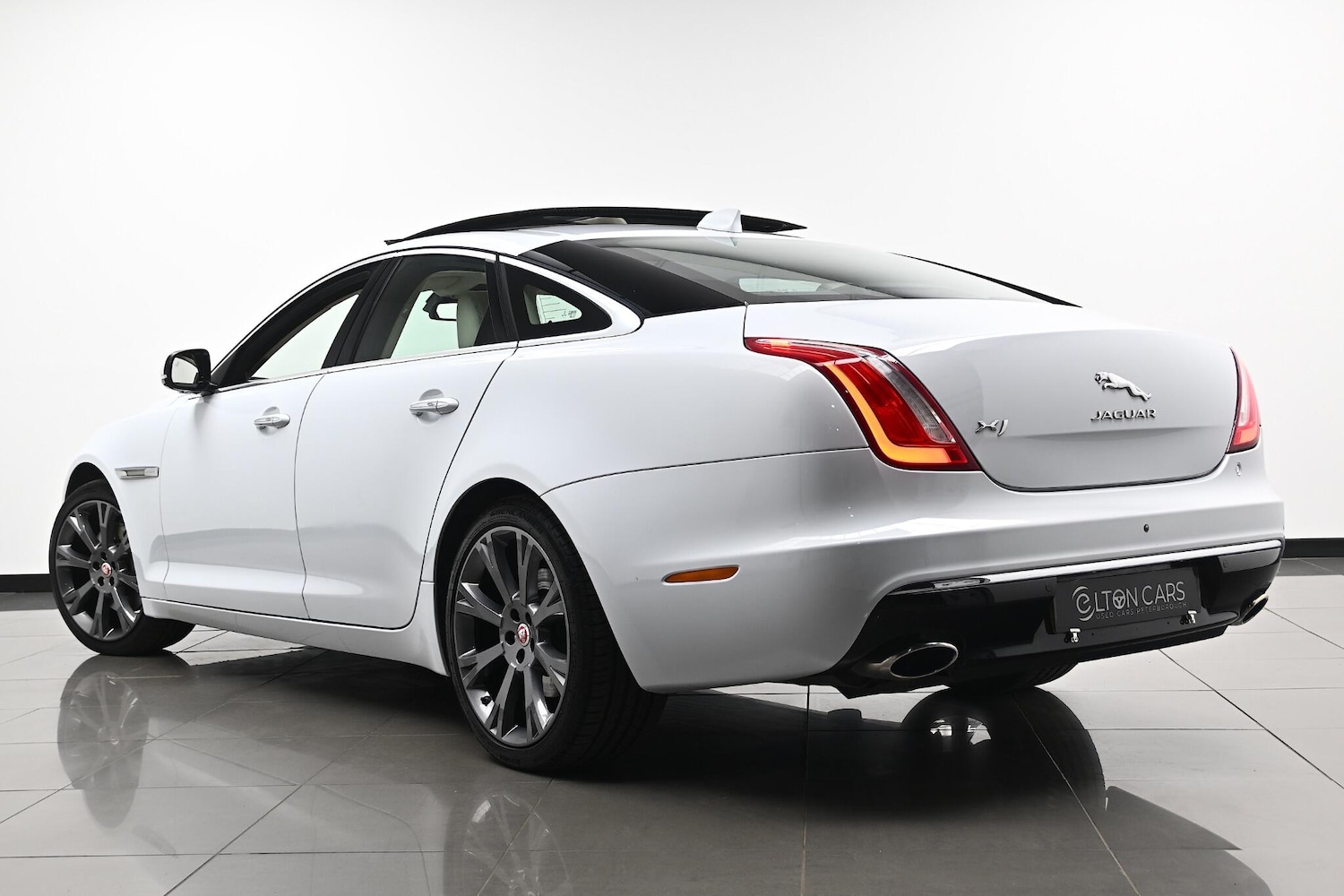 Used Jaguar XJ 2016 for sale - 76239116: Photo 8