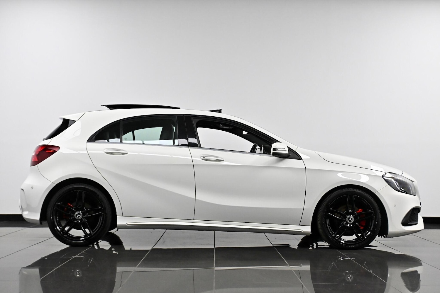 Used Mercedes-Benz A-Class 2017 for sale - 77970090: Photo 4