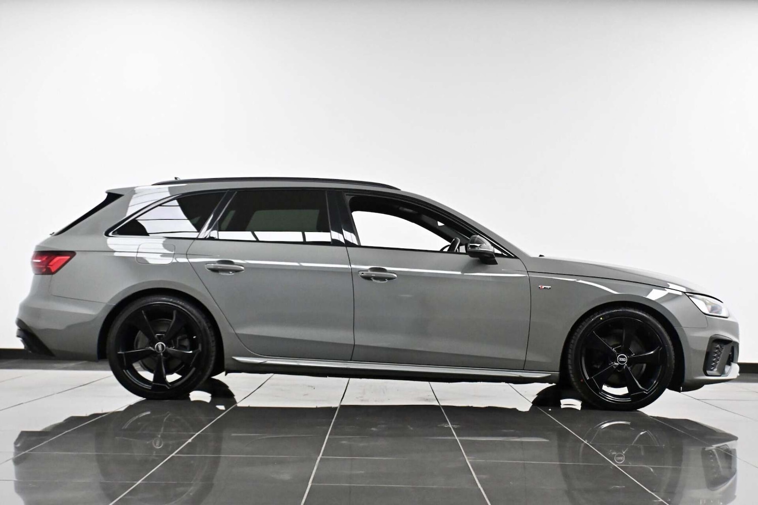 Used Audi A4 Avant 2021 for sale - 77729065: Photo 4