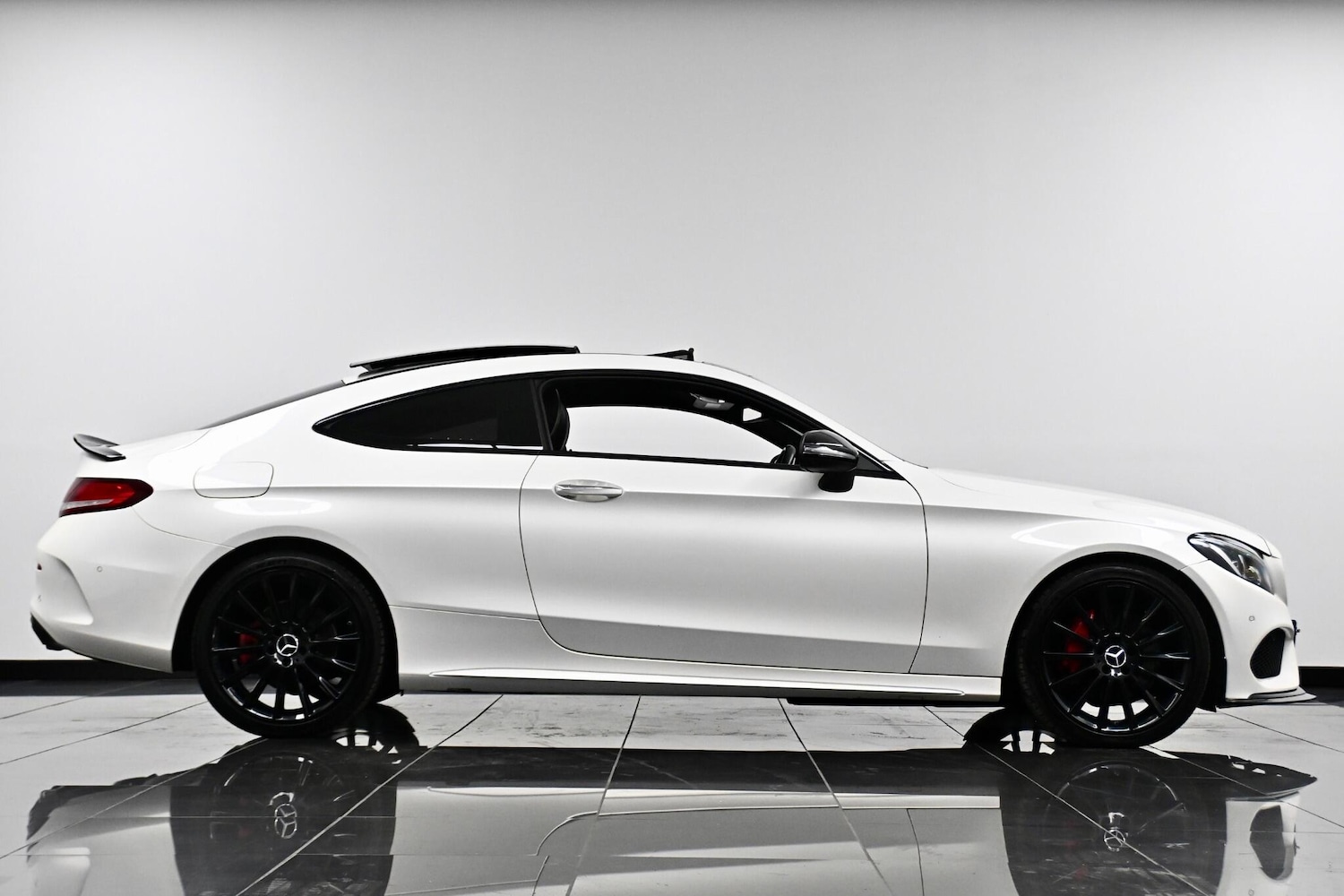 Used Mercedes-Benz C Class 2015 for sale - 77683127: Photo 4