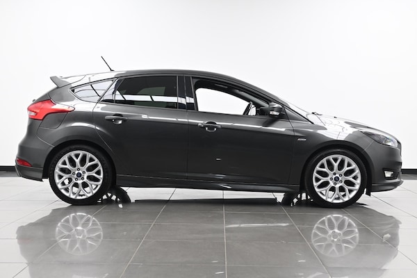 Used Ford Focus 2017 for sale - 76294886: Photo 4