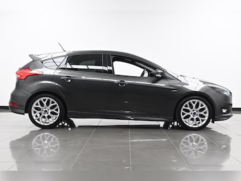 Used Ford Focus 2017 for sale - 76294886: Photo 4