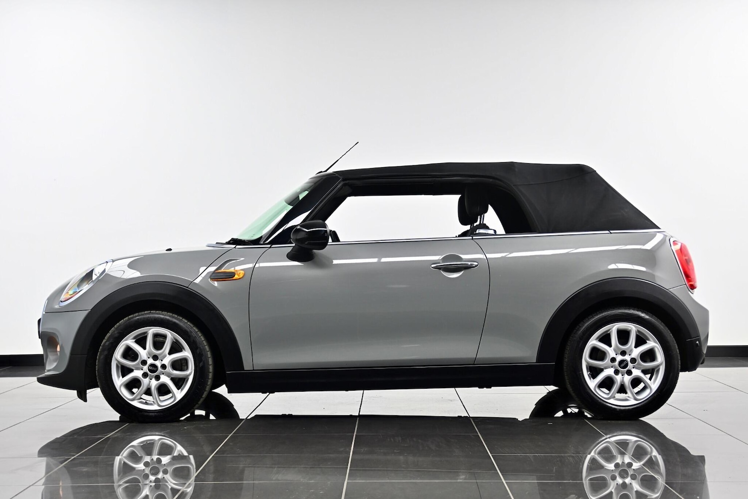Used MINI Convertible 2017 for sale - 77970600: Photo 10