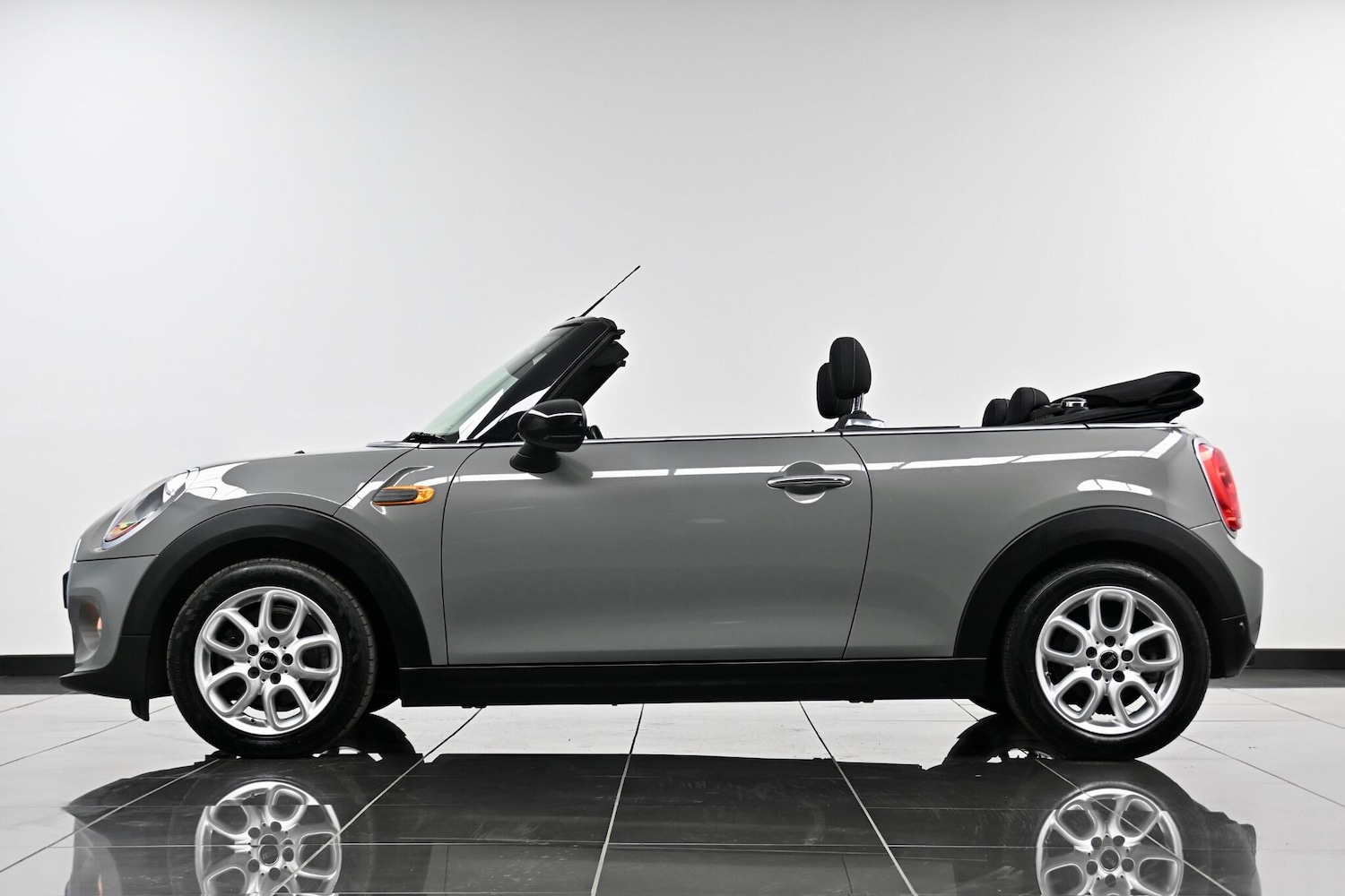 Used MINI Convertible 2017 for sale - 77970600: Photo 5
