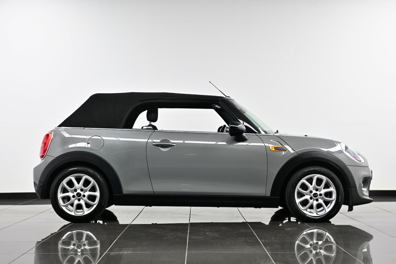 Used MINI Convertible 2017 for sale - 77970600: Photo 9