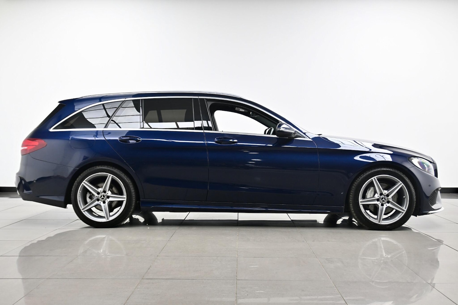 Used Mercedes-Benz C Class 2018 for sale - 76865737: Photo 4