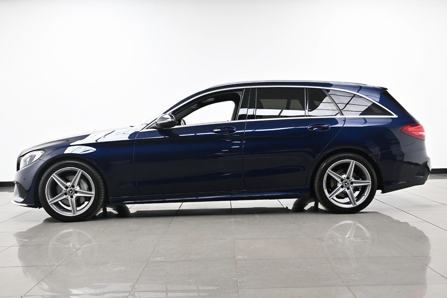 Used Mercedes-Benz C Class 2018 for sale - 76865737: Photo 5