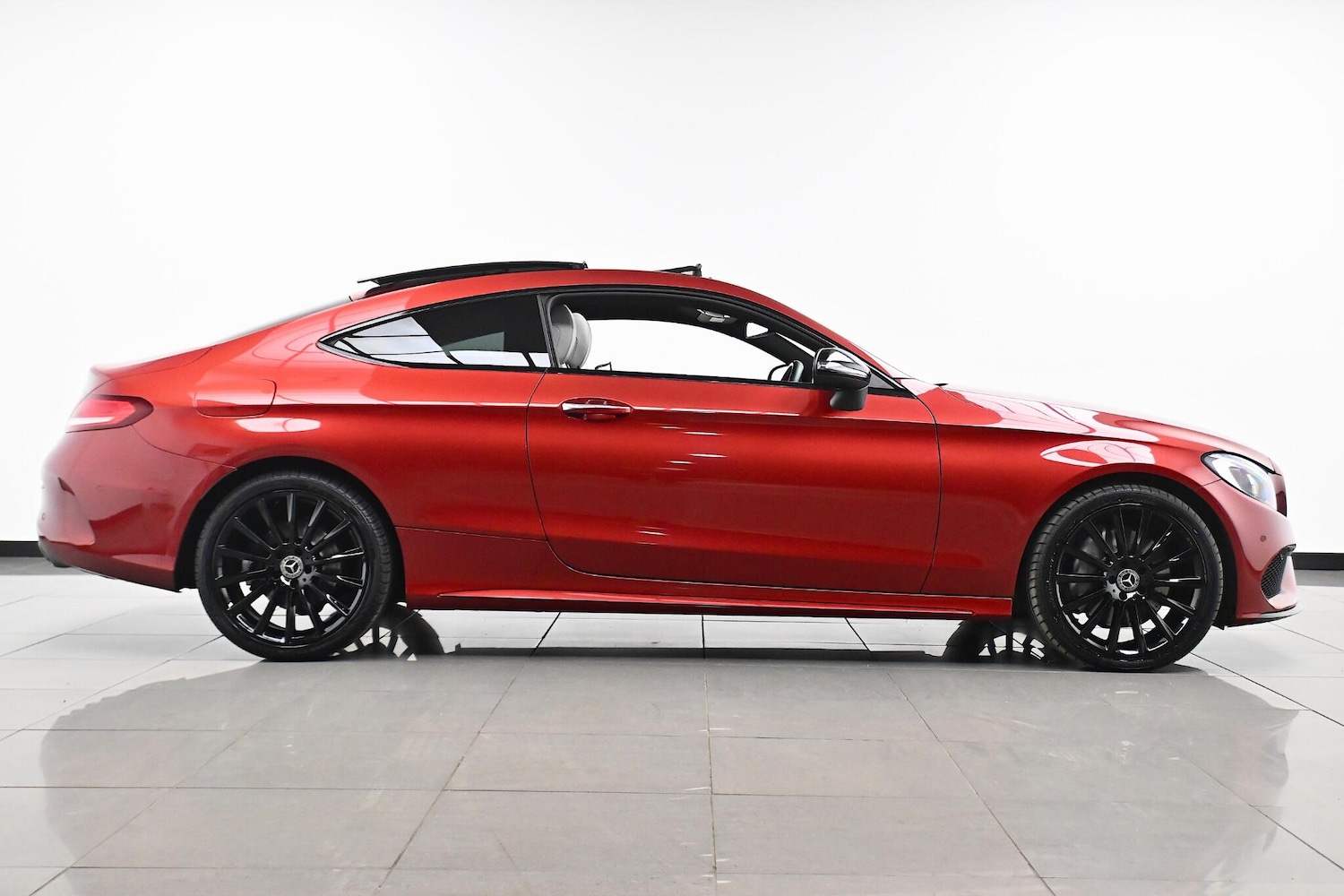 Used Mercedes-Benz C Class 2016 for sale - 76952296: Photo 4