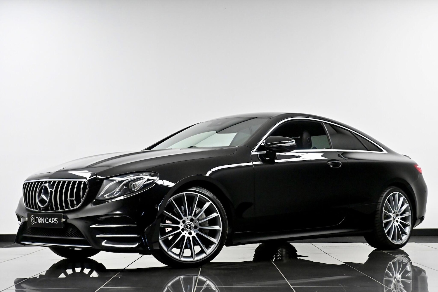 Used Mercedes-Benz E Class for sale - 77957922: Photo 2