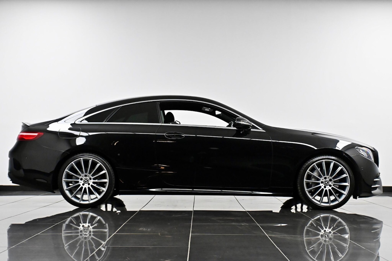 Used Mercedes-Benz E Class for sale - 77957922: Photo 4