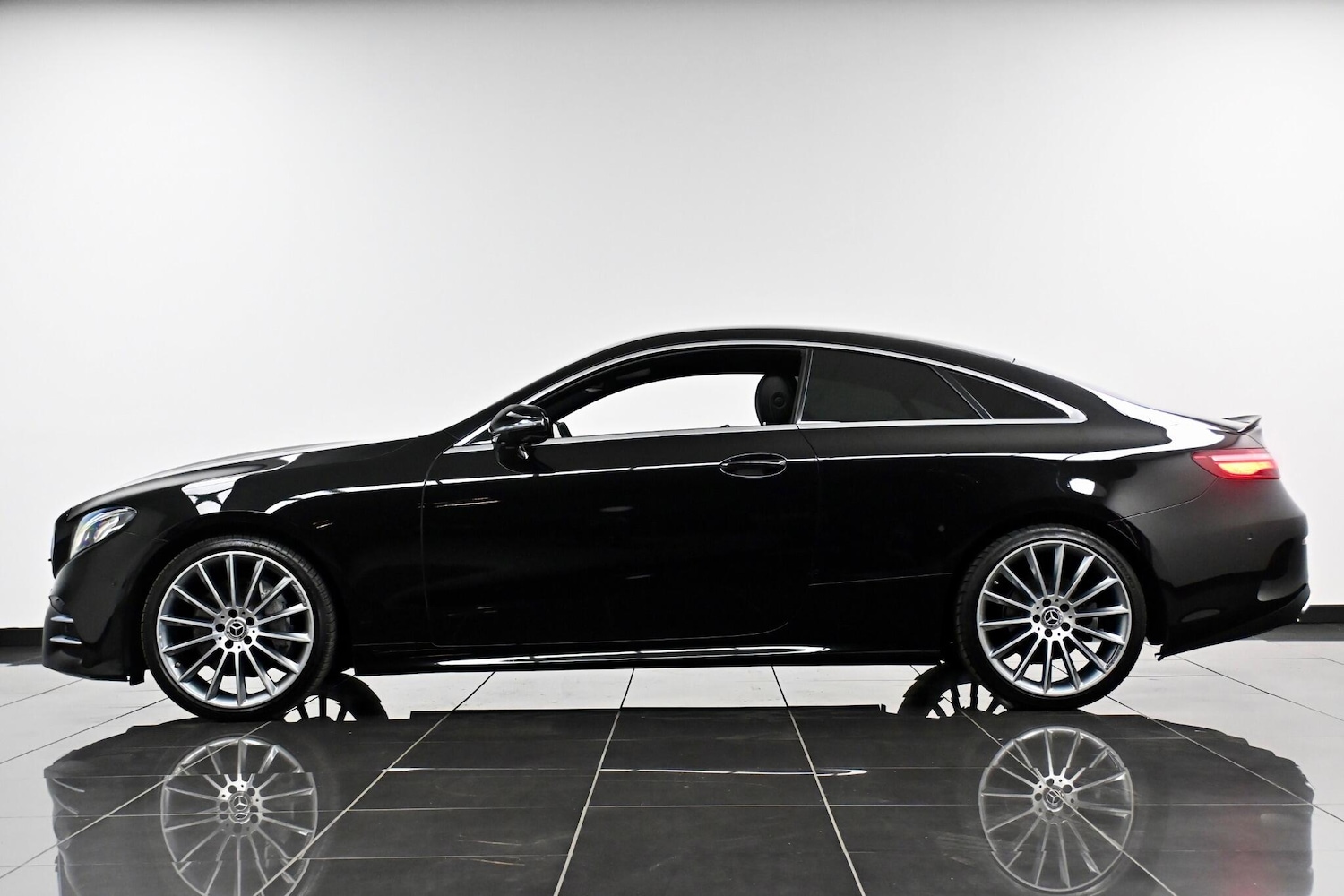 Used Mercedes-Benz E Class for sale - 77957922: Photo 5