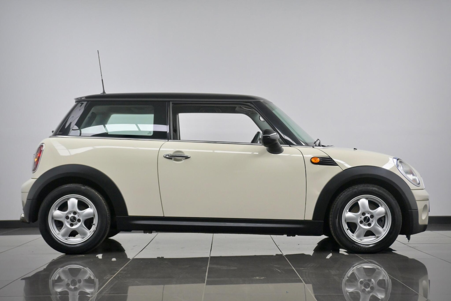 Used MINI Hatch 2010 for sale - 77783786: Photo 4