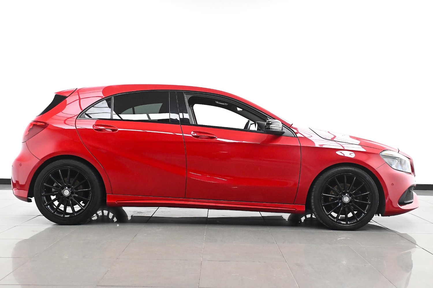 Used Mercedes-Benz A-Class 2017 for sale - 76714372: Photo 4