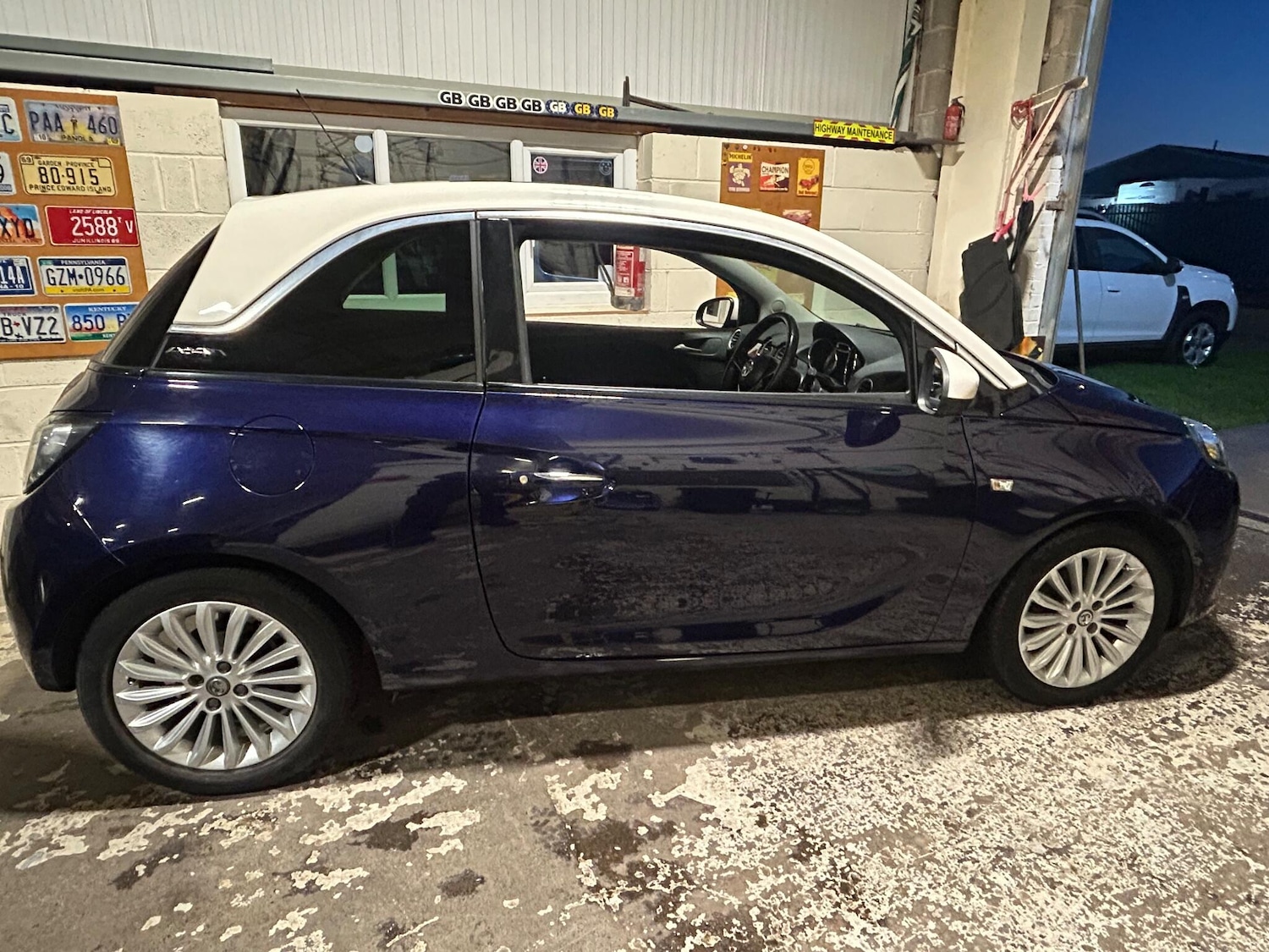 Used Vauxhall ADAM 2013 for sale - 77016130: Photo 2