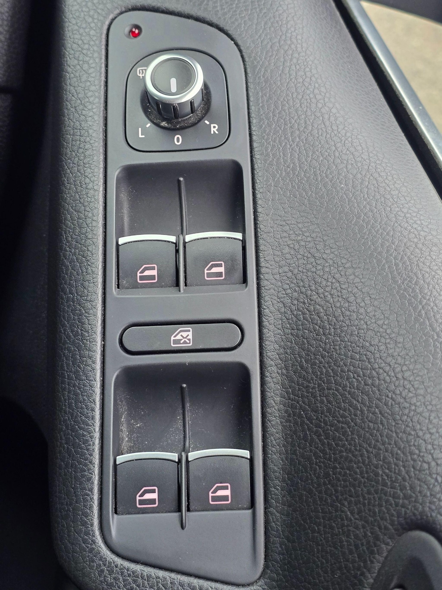 Used Volkswagen Tiguan 2015 for sale - 77039933: Photo 34