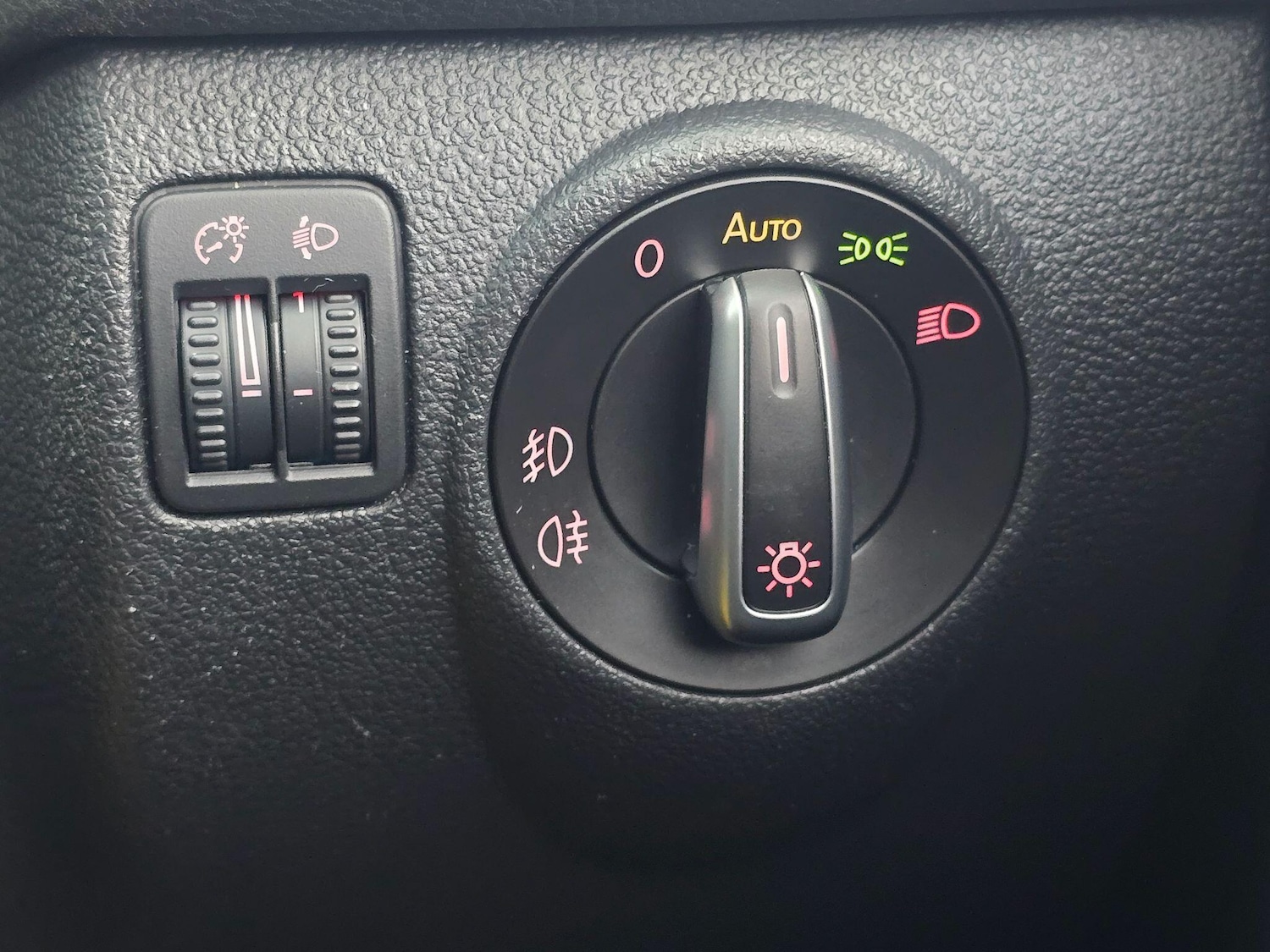 Used Volkswagen Tiguan 2015 for sale - 77039933: Photo 35