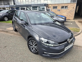 Used Volkswagen Golf 2017 for sale - 75601468: Photo