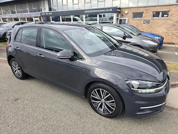 Used Volkswagen Golf 2017 for sale - 75601468: Photo