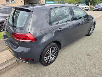 Used Volkswagen Golf 2017 for sale - 75601468: Photo