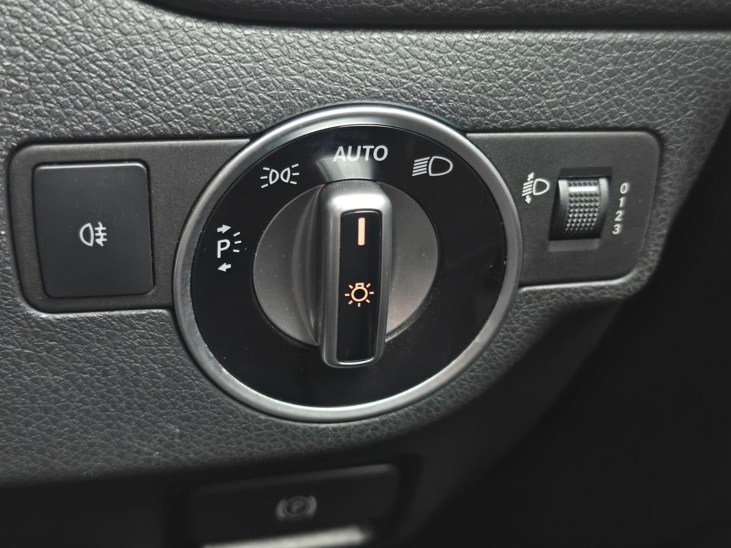 Used Mercedes-Benz CLA 2017 for sale - 77611755: Photo 32