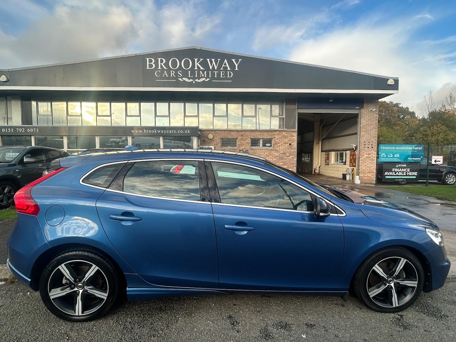 Used Volvo V40 2018 for sale - 76326958: Photo 2