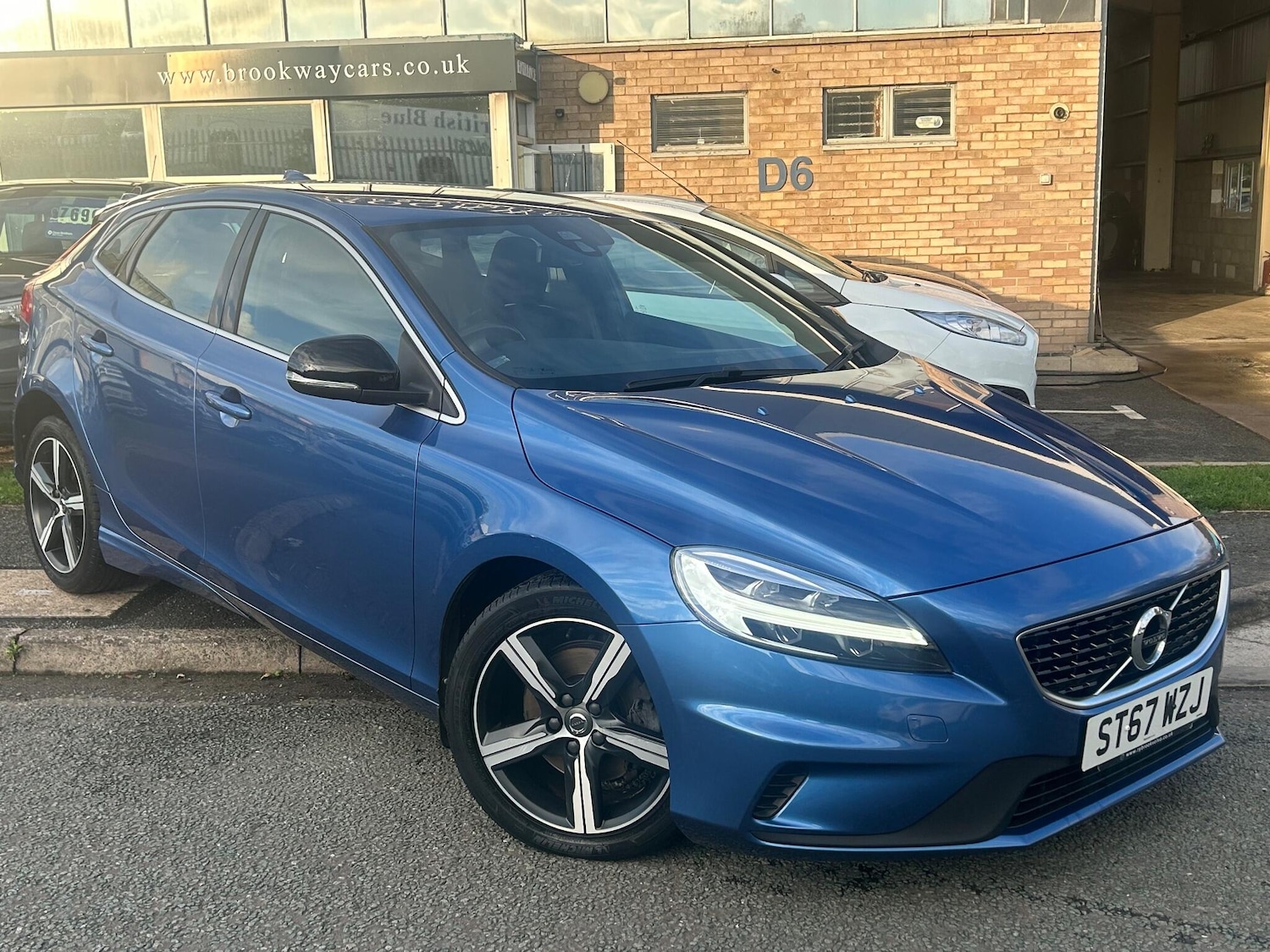 Used Volvo V40 2018 for sale - 76326958: Photo 3