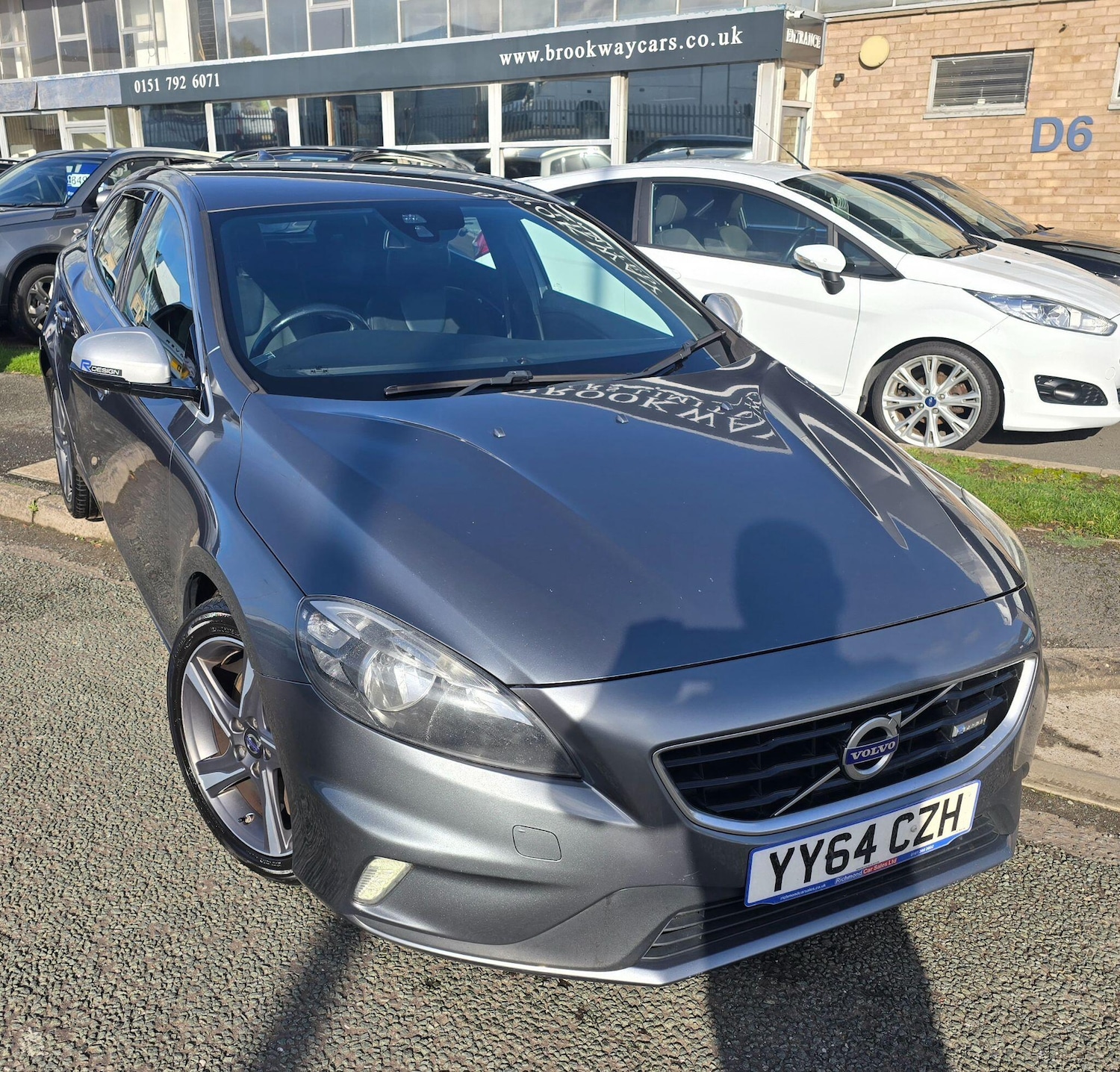 Used Volvo V40 2014 for sale - 76398872: Photo 2