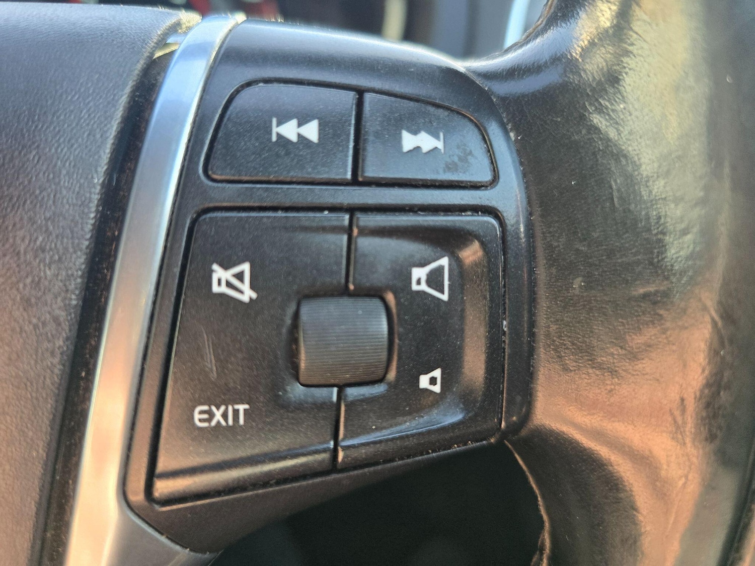 Used Volvo V40 2014 for sale - 76398872: Photo 25