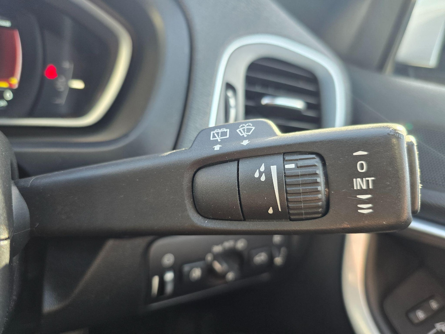 Used Volvo V40 2014 for sale - 76398872: Photo 26