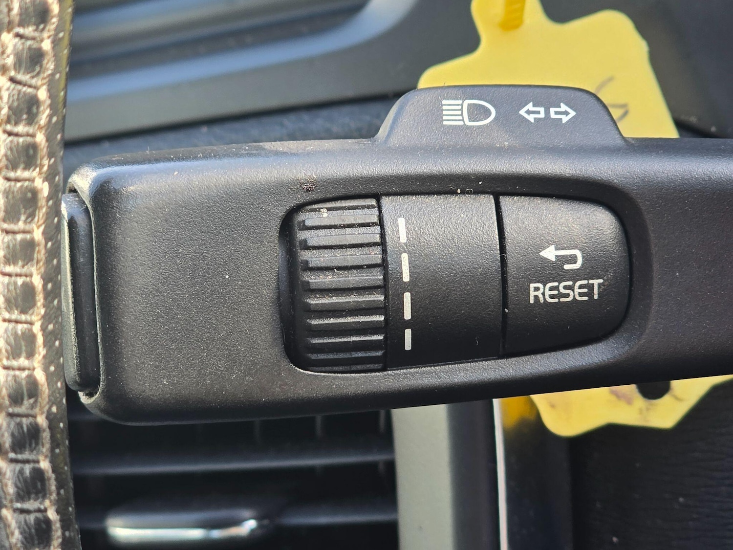 Used Volvo V40 2014 for sale - 76398872: Photo 28