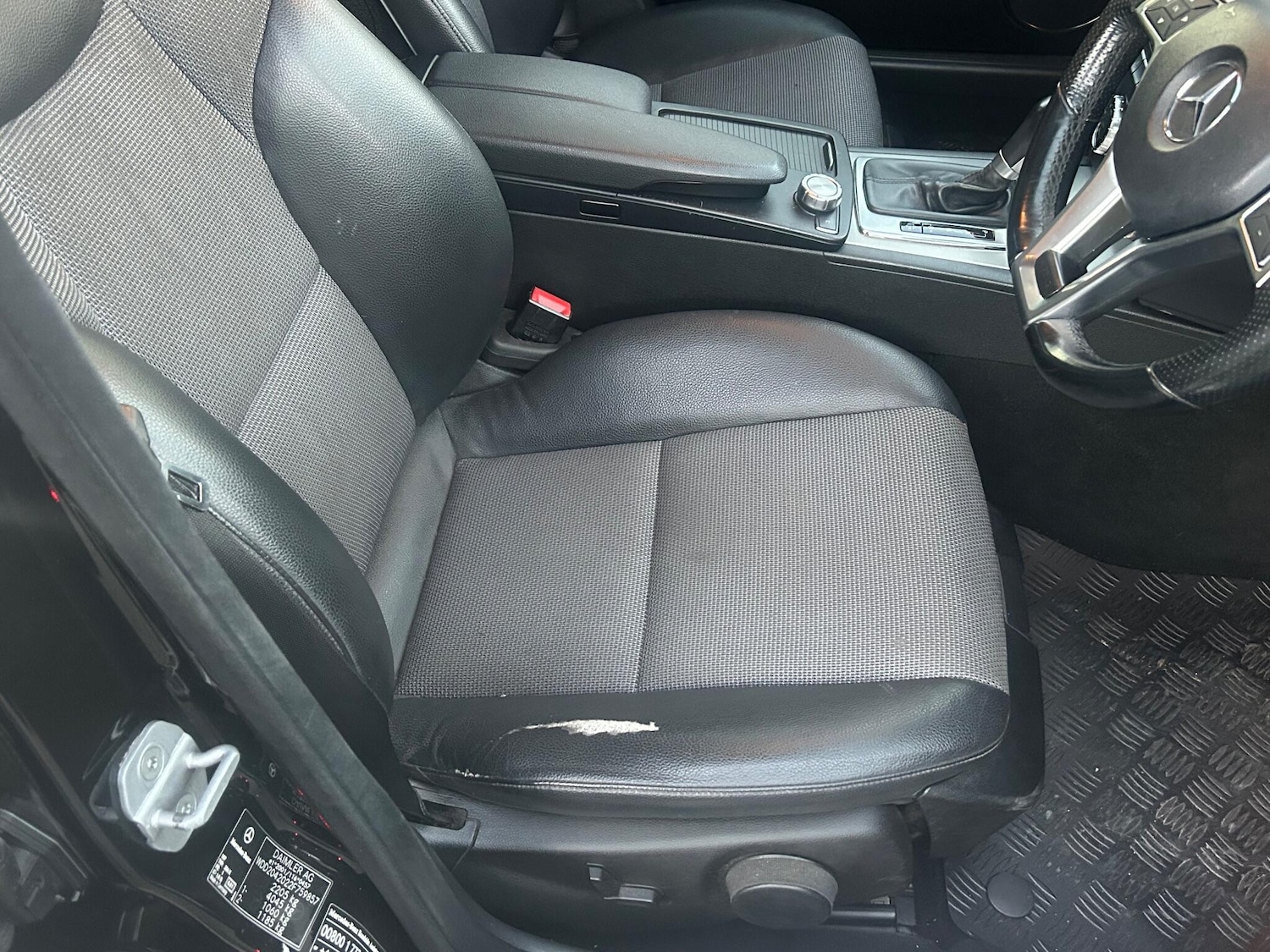 Used Mercedes-Benz C Class 2011 for sale - 76608296: Photo 16