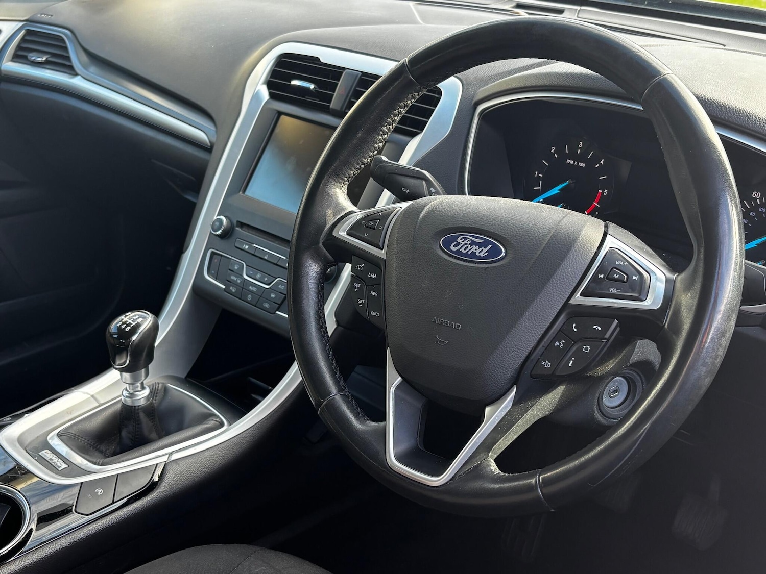 Used Ford Mondeo 2015 for sale - 76360319: Photo 11