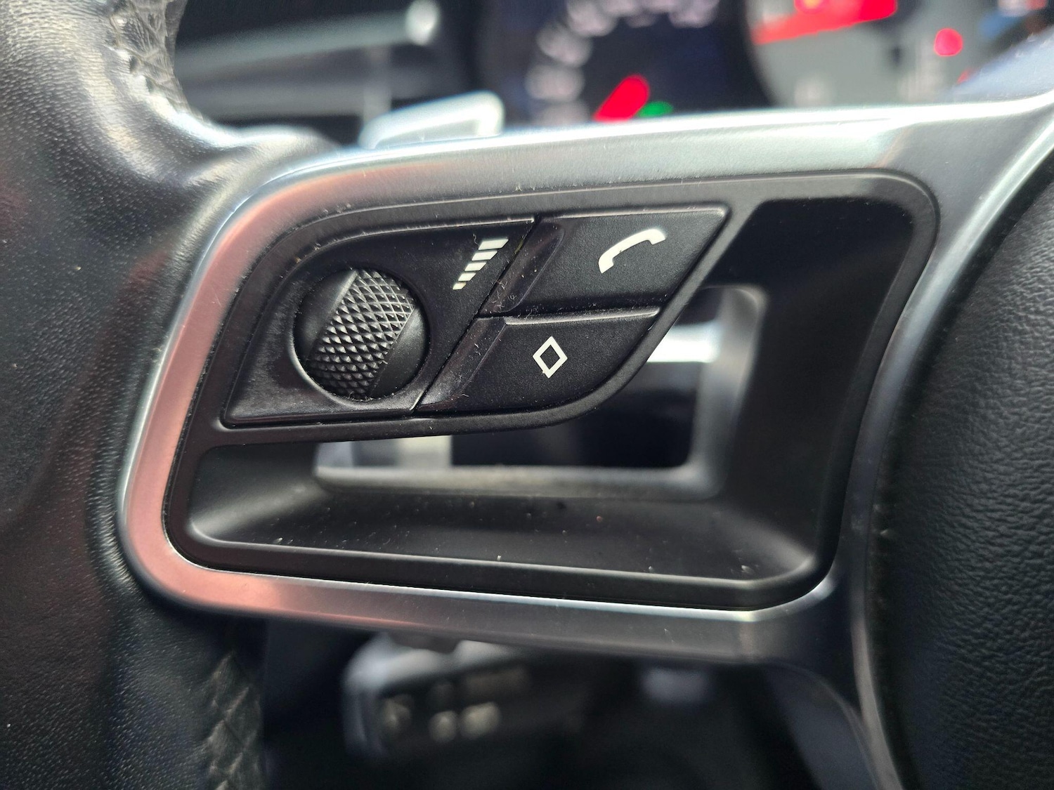 Used Porsche Macan 2018 for sale - 77074893: Photo 32