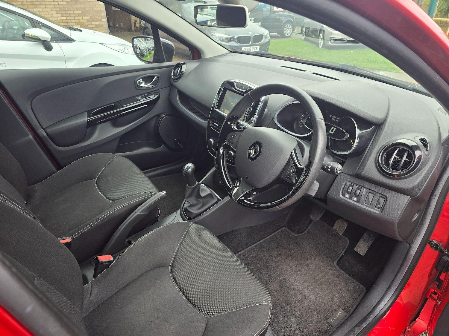 Used Renault Clio 2014 for sale - 76337230: Photo 10
