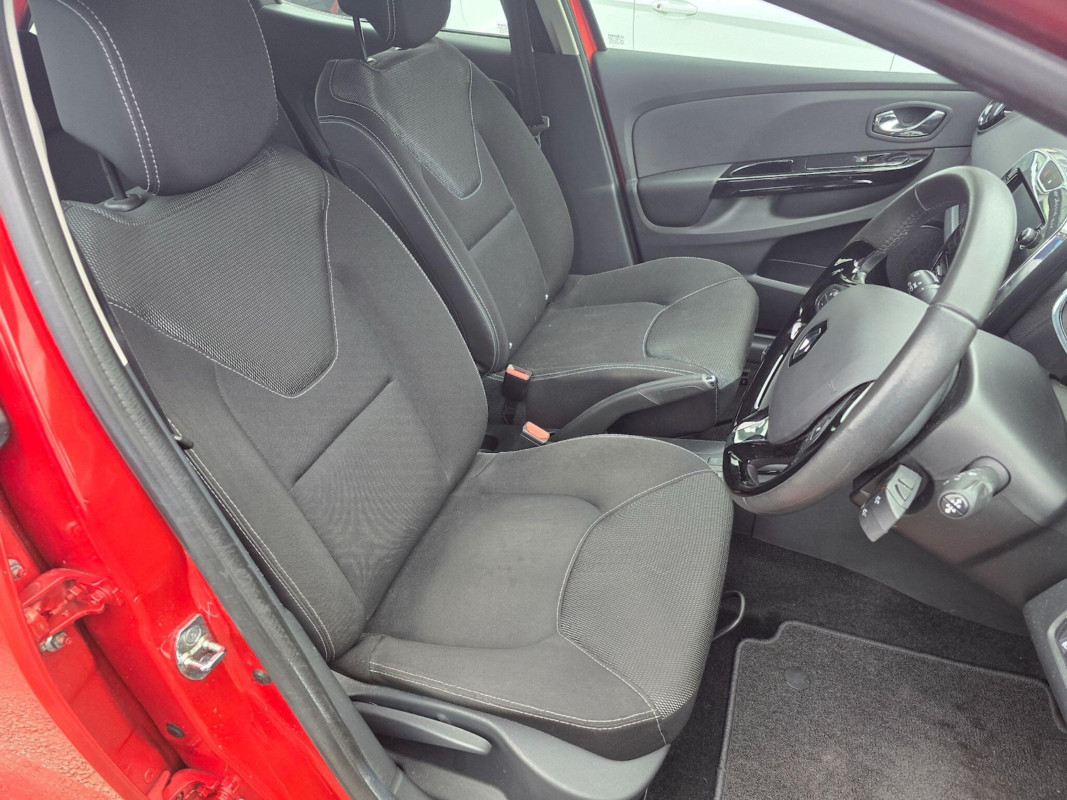 Used Renault Clio 2014 for sale - 76337230: Photo 11