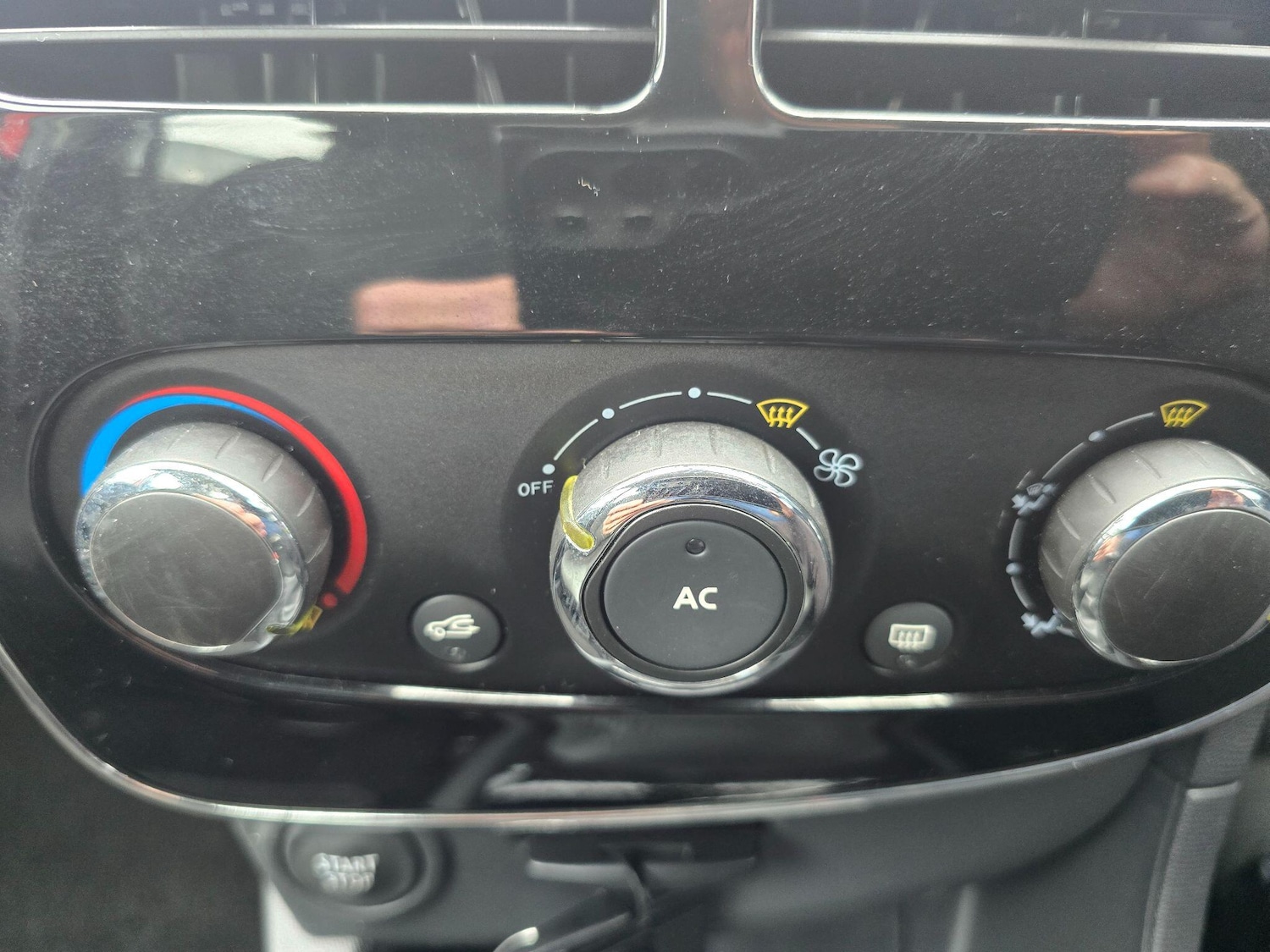 Used Renault Clio 2014 for sale - 76337230: Photo 19