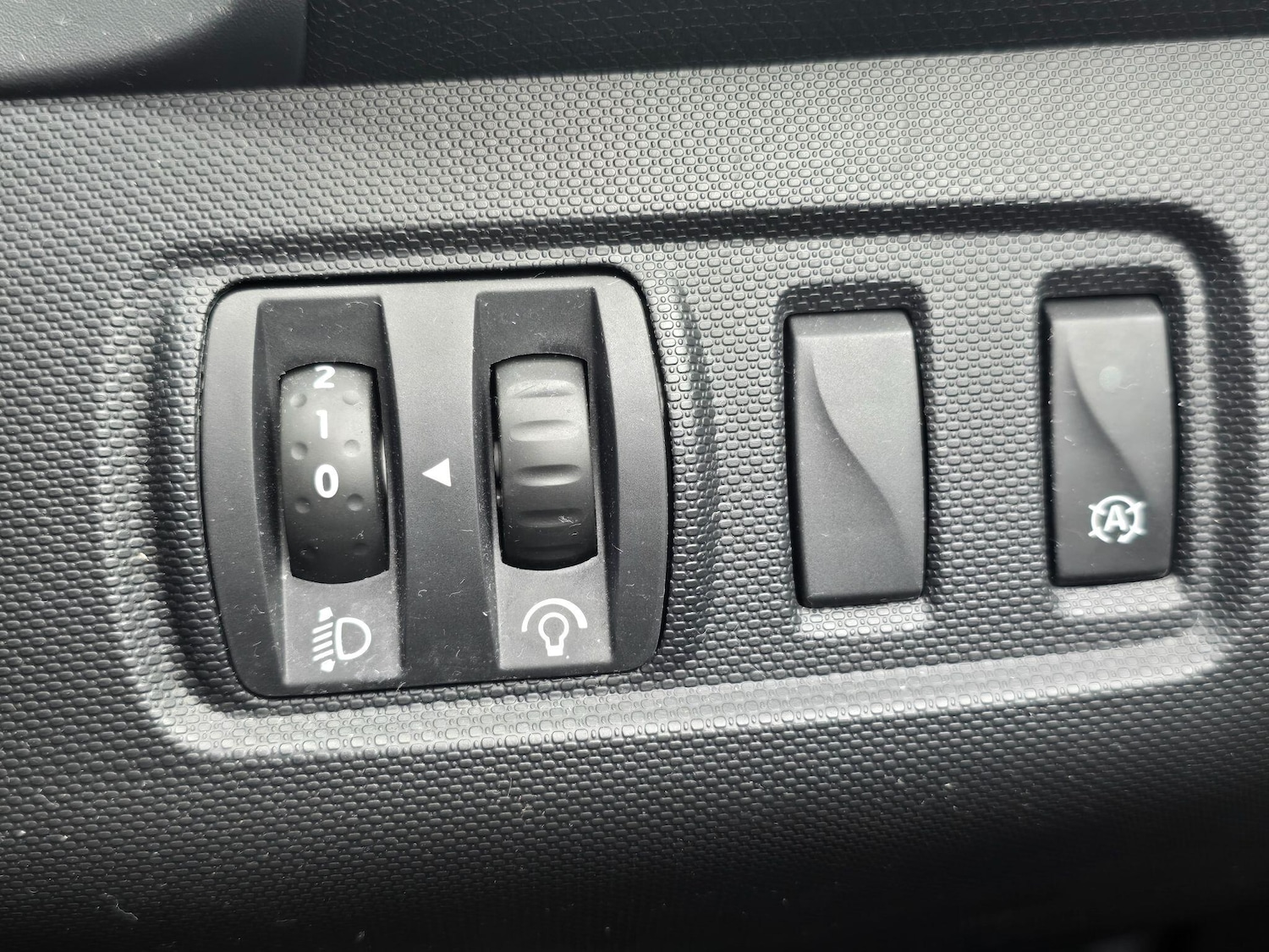 Used Renault Clio 2014 for sale - 76337230: Photo 29