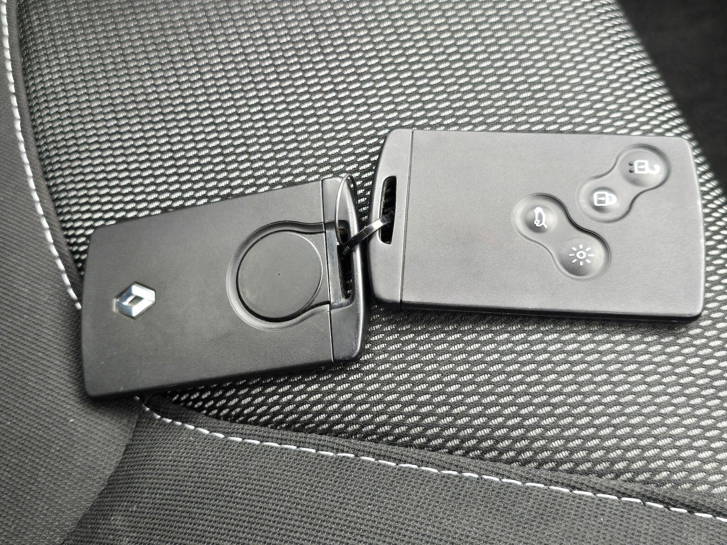 Used Renault Clio 2014 for sale - 76337230: Photo 30