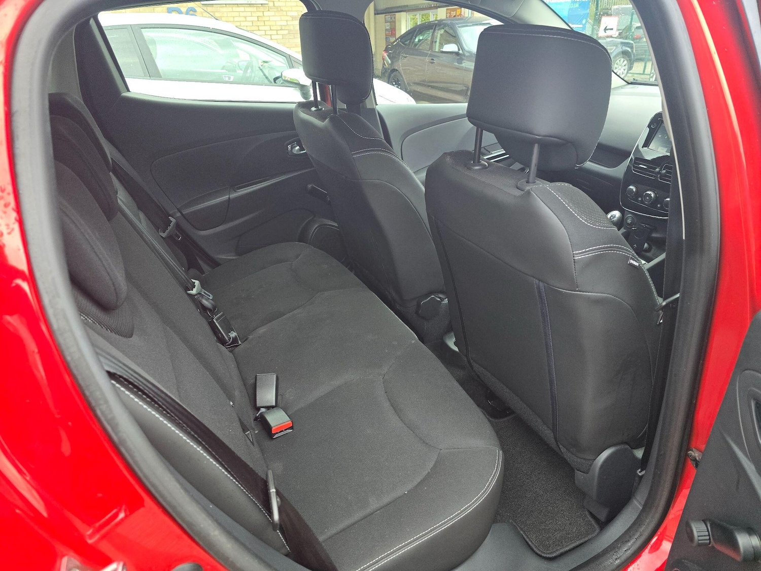 Used Renault Clio 2014 for sale - 76337230: Photo 32