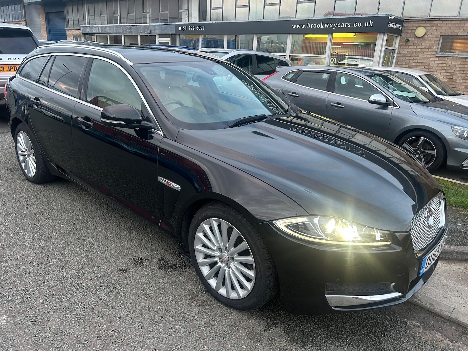 Used Jaguar XF 2015 for sale - 76689541: Photo 16