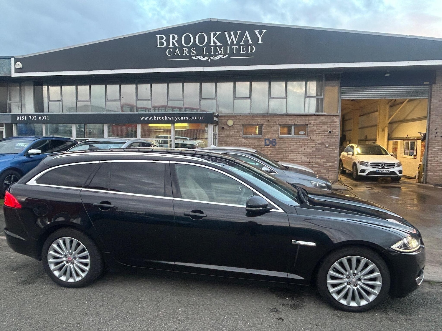 Used Jaguar XF 2015 for sale - 76689541: Photo 2