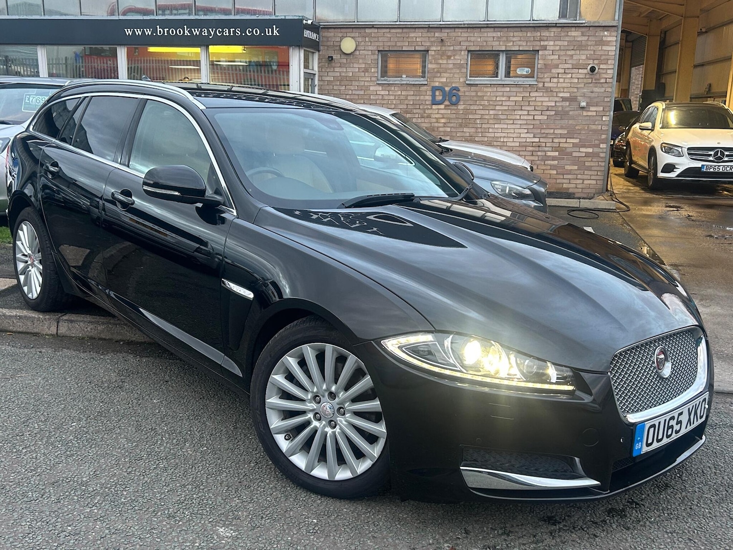 Used Jaguar XF 2015 for sale - 76689541: Photo 3
