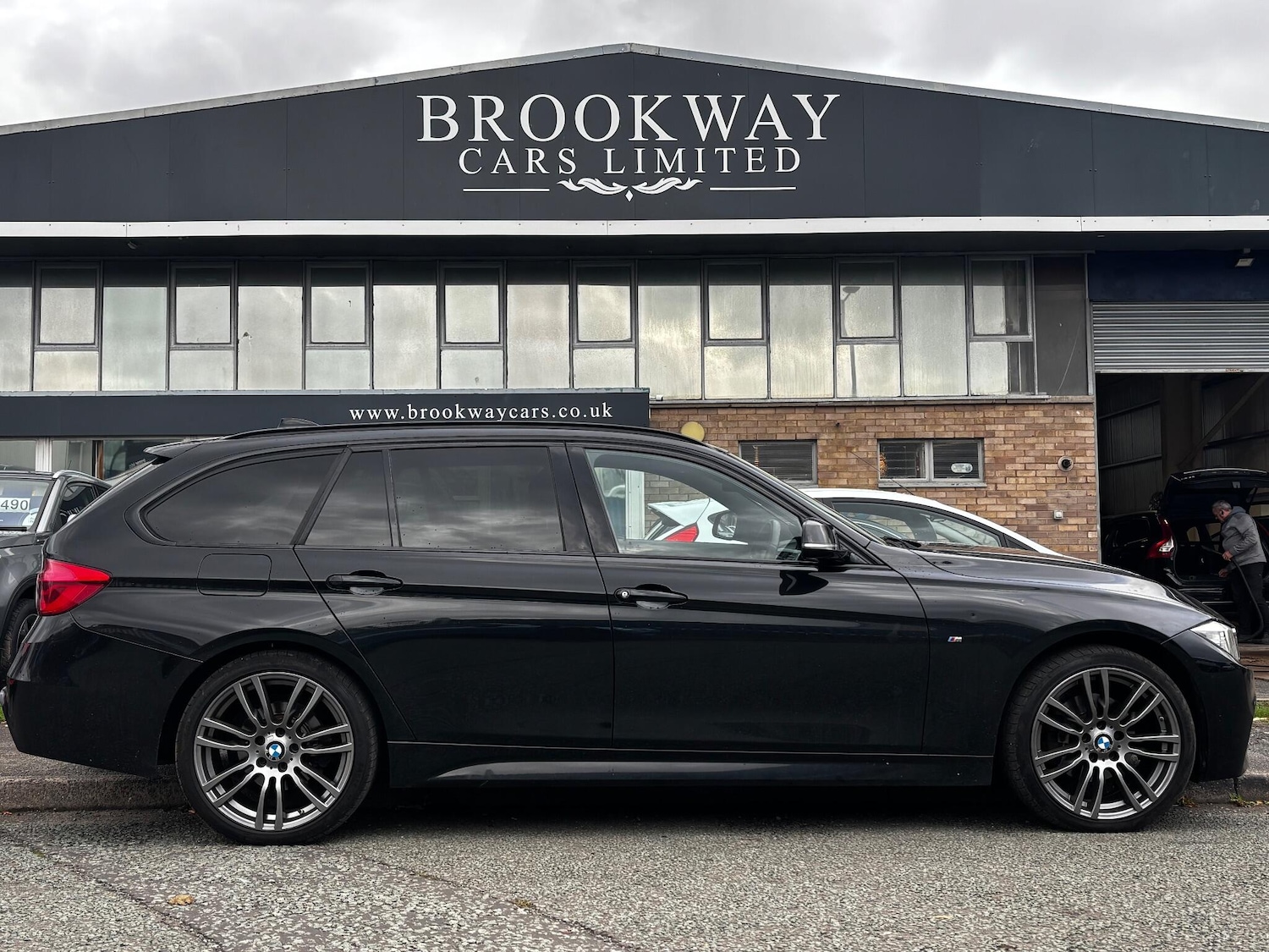 Used BMW 3 Series 2016 for sale - 76360873: Photo 2