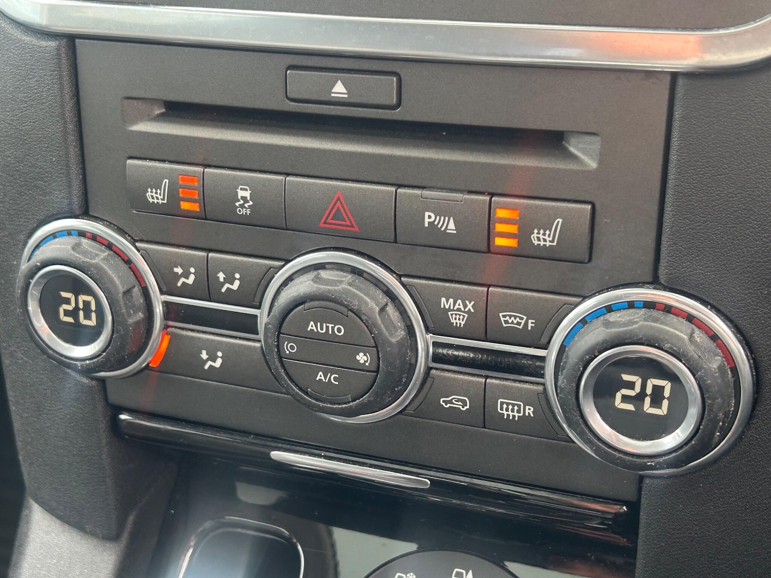 Used Land Rover Discovery 4 for sale - 77925632: Photo 32